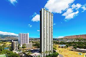 Waikiki Sunset Close to Beach with Parking