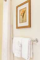 Waikiki Sunset Close to Beach with Parking