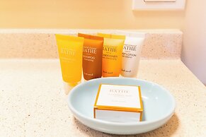 Waikiki Sunset Close to Beach with Parking