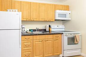 Waikiki Sunset Close to Beach with Parking