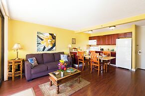 Waikiki Sunset Close to Beach with Parking