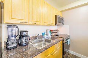 Waikiki Sunset Close to Beach with Parking