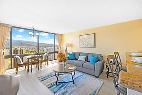 Waikiki Sunset Close to Beach with Parking