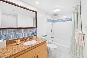 Waikiki Sunset Close to Beach with Parking