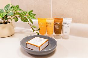 Waikiki Sunset Close to Beach with Parking