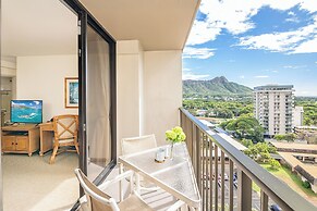 Waikiki Sunset Close to Beach with Parking