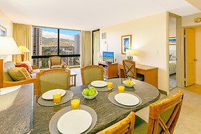 Waikiki Sunset Close to Beach with Parking