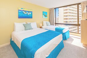 Waikiki Sunset Close to Beach with Parking