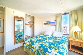 Waikiki Sunset Close to Beach with Parking