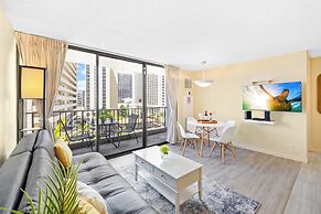 Waikiki Sunset Close to Beach with Parking