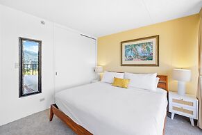 Waikiki Sunset Close to Beach with Parking