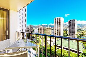 Waikiki Sunset Close to Beach with Parking