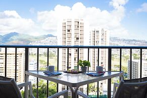 Waikiki Sunset Close to Beach with Parking