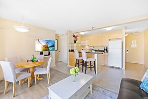 Waikiki Sunset Close to Beach with Parking