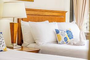 Waikiki Sunset Close to Beach with Parking