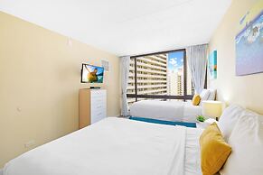 Waikiki Sunset Close to Beach with Parking