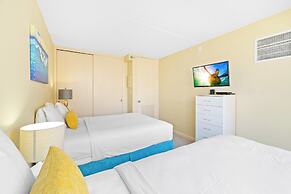 Waikiki Sunset Close to Beach with Parking