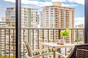 Waikiki Sunset Close to Beach with Parking