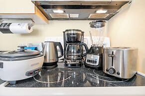 Waikiki Sunset Close to Beach with Parking