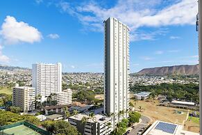 Waikiki Sunset Close to Beach with Parking