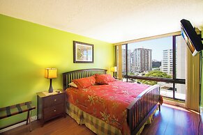 Waikiki Sunset Close to Beach with Parking