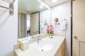 Waikiki Sunset Close to Beach with Parking