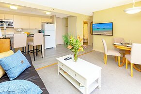 Waikiki Sunset Close to Beach with Parking