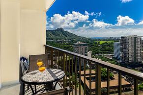 Waikiki Sunset Close to Beach with Parking