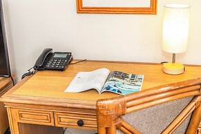 Waikiki Sunset Close to Beach with Parking