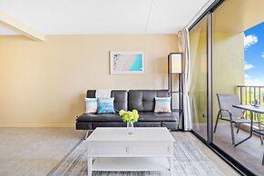 Waikiki Sunset Close to Beach with Parking