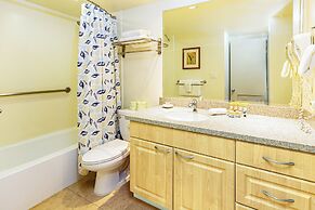 Waikiki Sunset Close to Beach with Parking