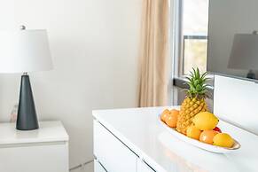 Diamond Head View with King Bed and Double Bed and Parking