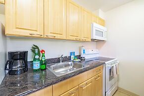 Diamond Head View with King Bed and Double Bed and Parking