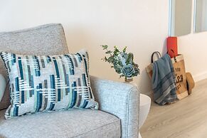 Diamond Head View with King Bed and Double Bed and Parking