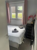 Charming Chalet Nestled in Heart of Clarach Bay