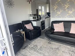 Charming Chalet Nestled in Heart of Clarach Bay