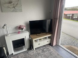 Charming Chalet Nestled in Heart of Clarach Bay