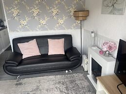 Charming Chalet Nestled in Heart of Clarach Bay