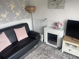 Charming Chalet Nestled in Heart of Clarach Bay