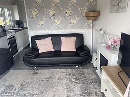 Charming Chalet Nestled in Heart of Clarach Bay