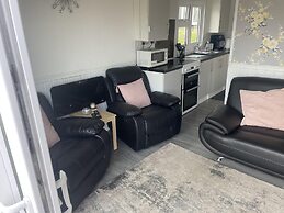 Charming Chalet Nestled in Heart of Clarach Bay