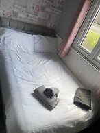 Charming Chalet Nestled in Heart of Clarach Bay