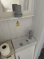 Charming Chalet Nestled in Heart of Clarach Bay