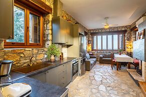 Stone Farmhouse in Groves - Sea Mountain Views