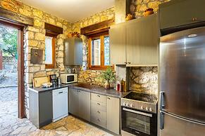 Stone Farmhouse in Groves - Sea Mountain Views