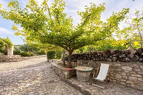 Stone Farmhouse in Groves - Sea Mountain Views