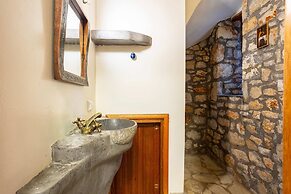 Stone Farmhouse in Groves - Sea Mountain Views