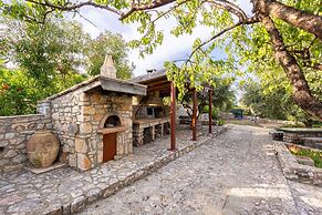Stone Farmhouse in Groves - Sea Mountain Views