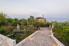 Stone Farmhouse in Groves - Sea Mountain Views