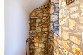 Stone Farmhouse in Groves - Sea Mountain Views